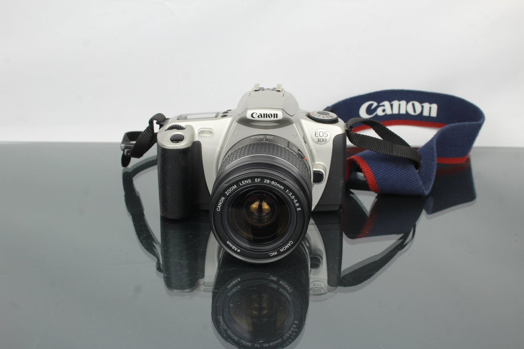 Canon EOS 300 + Canon EF 28 - 80mm 1:3.5 - 5.6 lens - Dutch|Thrift