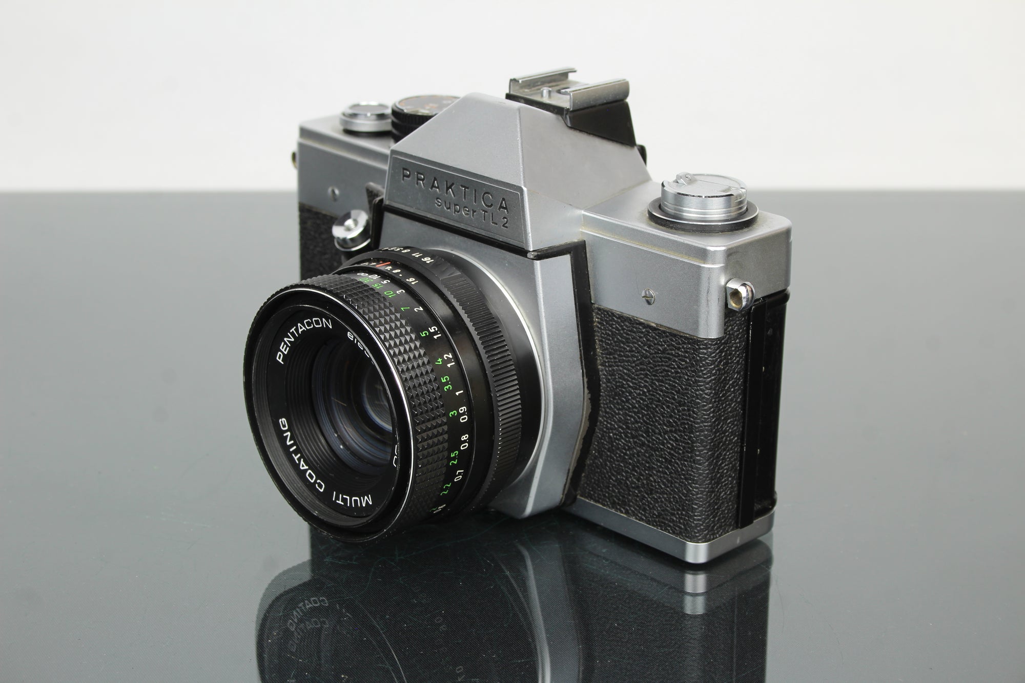 Praktica super TL2 + Pentacon electric 50mm 1.8 M42 lens