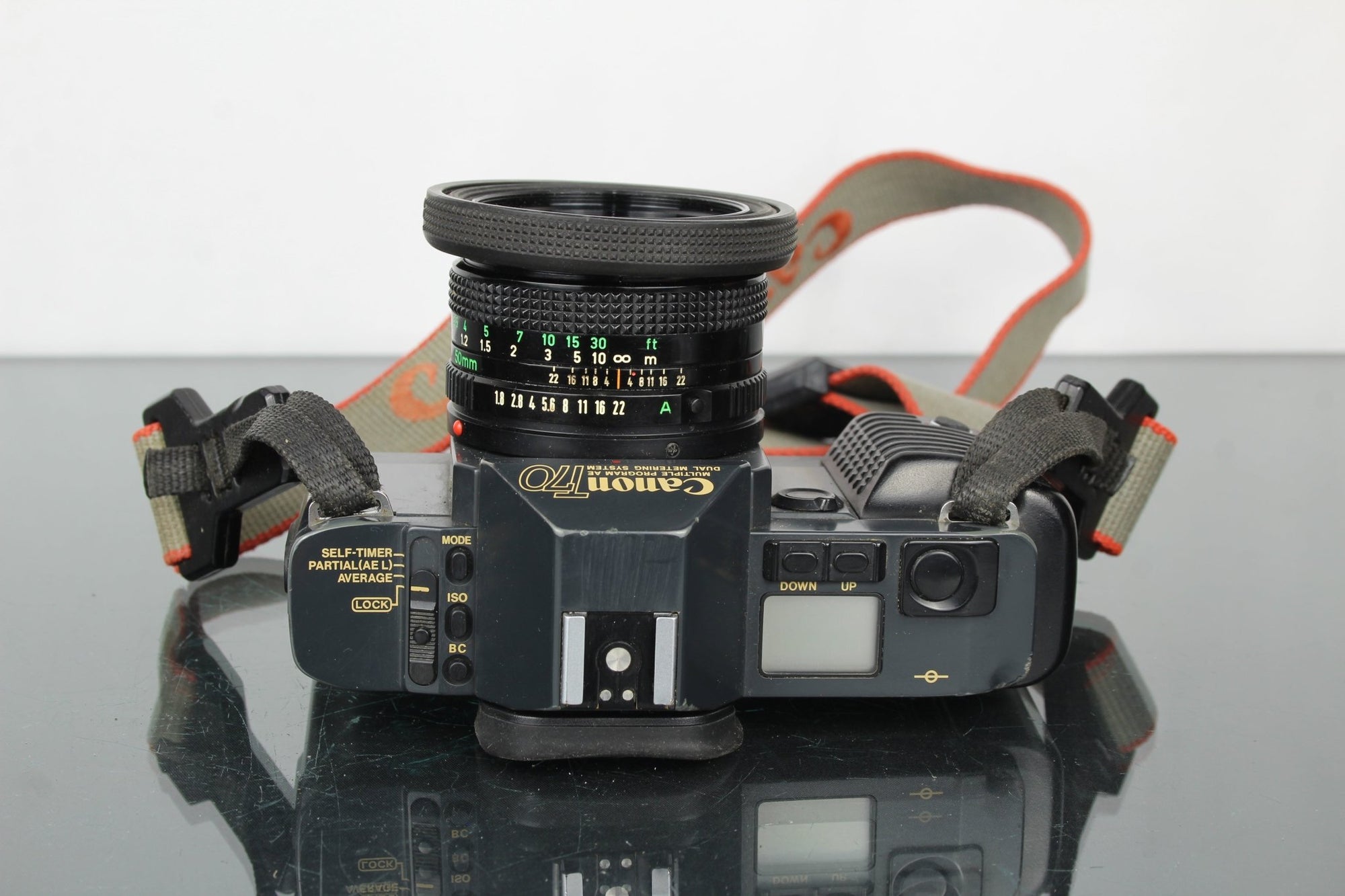 Canon T70 + Canon FD 50mm 1:1.8 - Dutch|Thrift