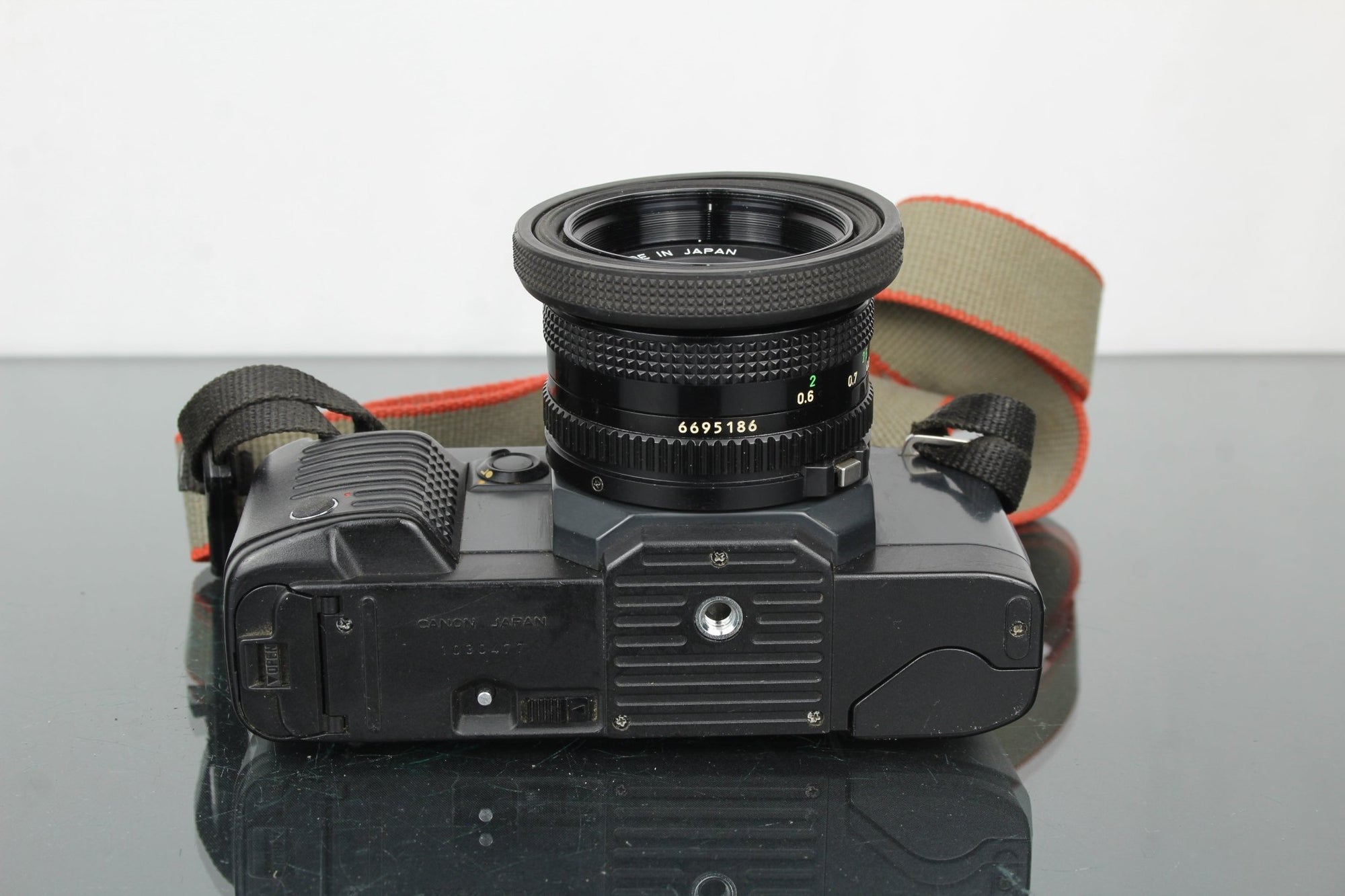 Canon T70 + Canon FD 50mm 1:1.8 - Dutch|Thrift