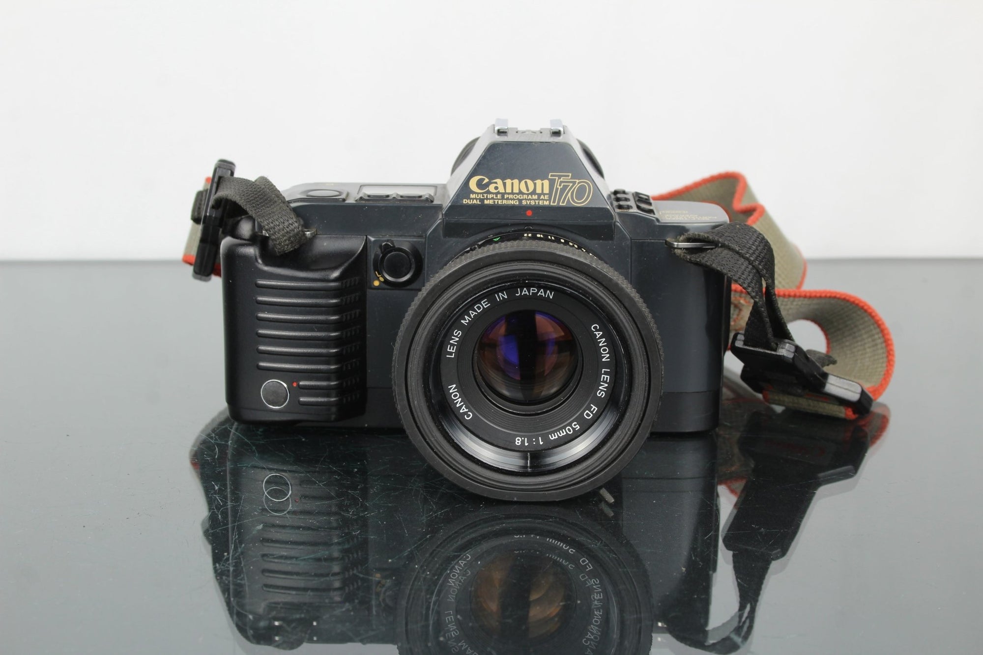 Canon T70 + Canon FD 50mm 1:1.8 - Dutch|Thrift