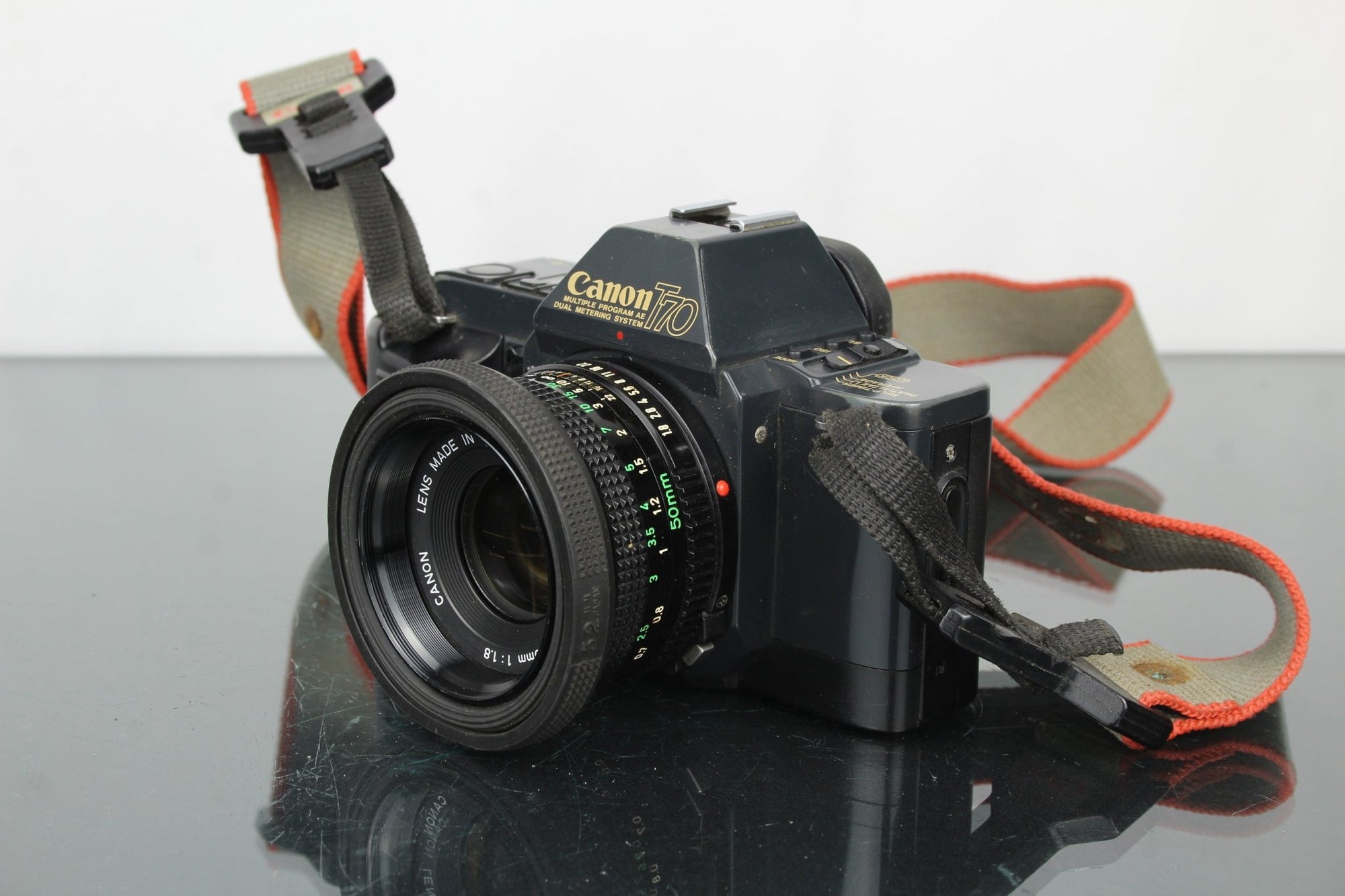 Canon T70 + Canon FD 50mm 1:1.8 - Dutch|Thrift
