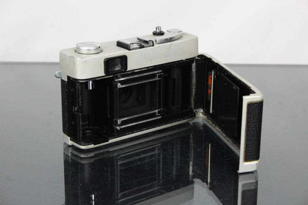 Konica C35 V - Dutch|Thrift