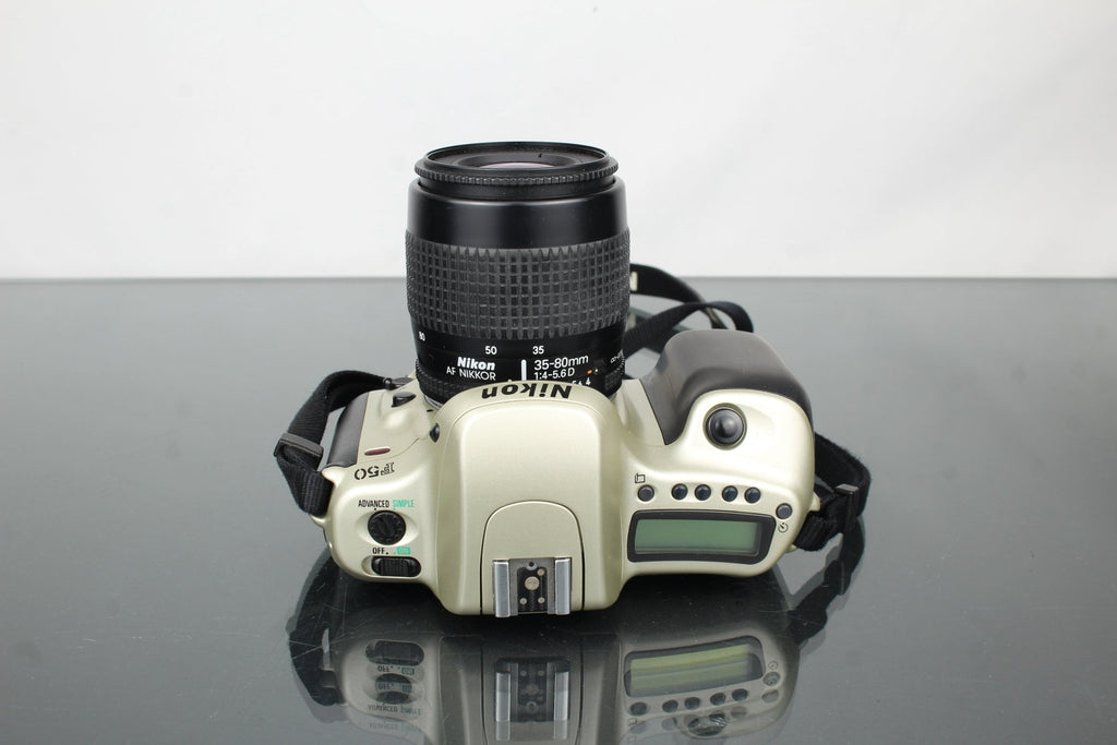 Nikon F50 + Nikon 35 - 80mm 1:4 - 5.6 lens - Dutch|Thrift