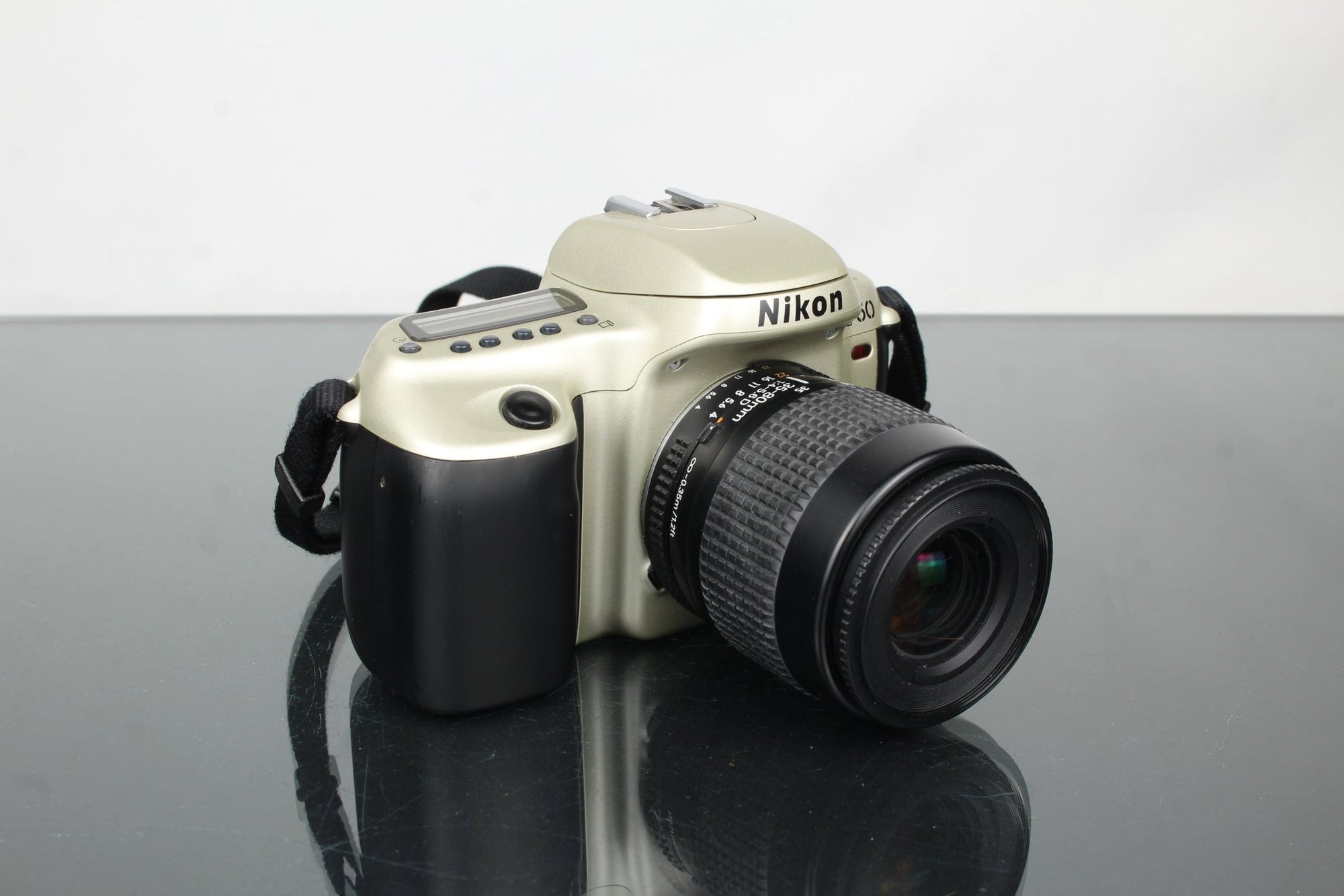 Nikon F50 + Nikon 35 - 80mm 1:4 - 5.6 lens - Dutch|Thrift