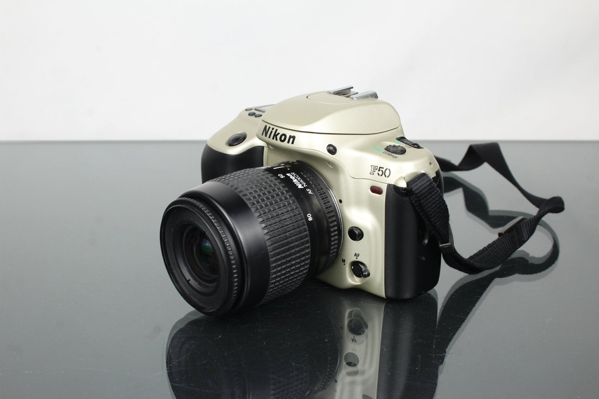 Nikon F50 + Nikon 35 - 80mm 1:4 - 5.6 lens - Dutch|Thrift