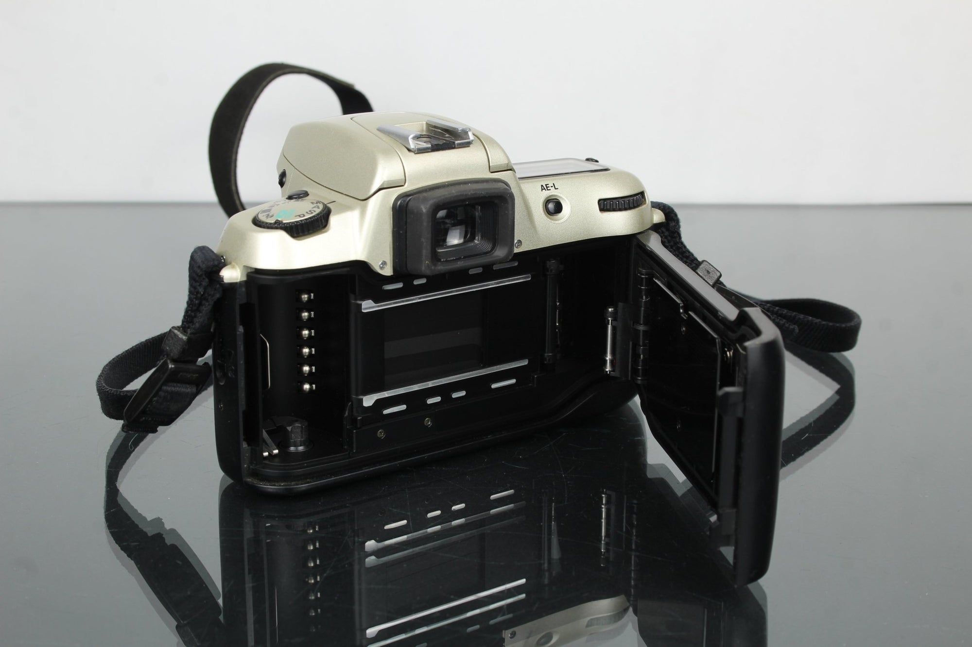 Nikon F60 - Dutch|Thrift