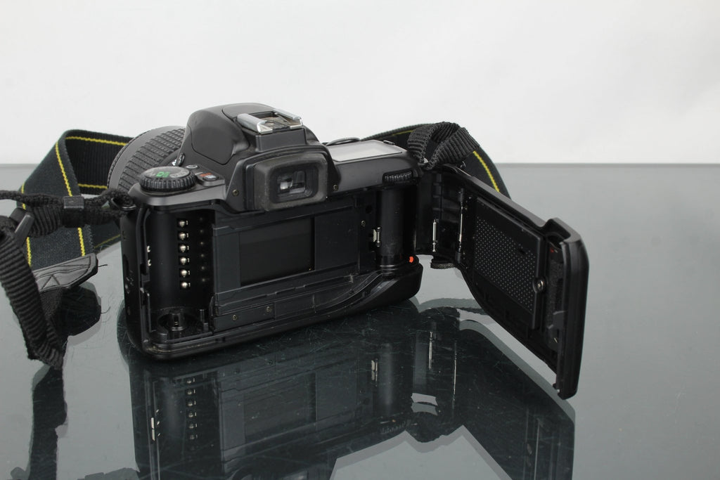 Nikon F65 + Nikon 35 - 80mm 1:4 - 5.6 lens - Dutch|Thrift