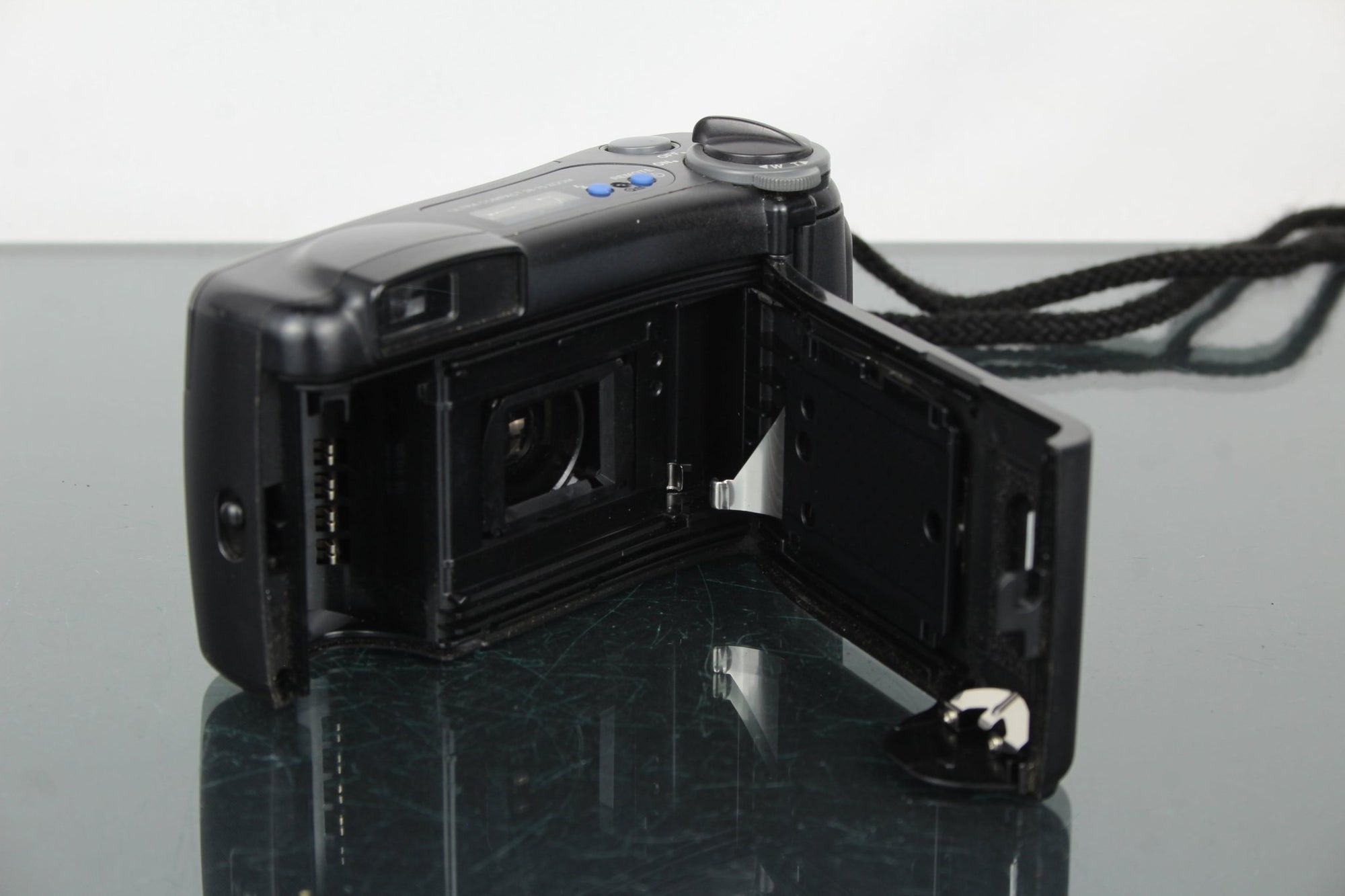 Olympus Superzoom 70 - Dutch|Thrift