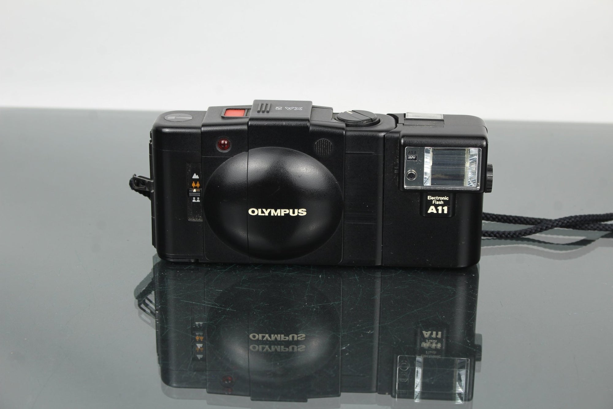 Olympus XA 2 + A11 flash - Dutch|Thrift