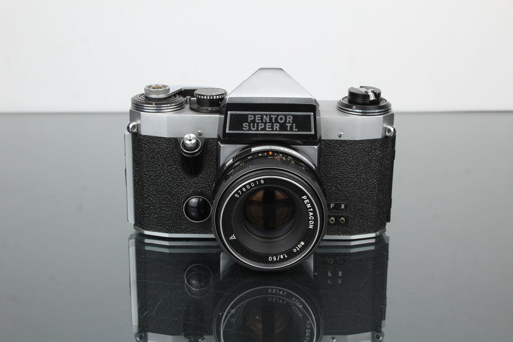 Pentor super tl + pentacon 50mm 1:1.8 - Dutch|Thrift