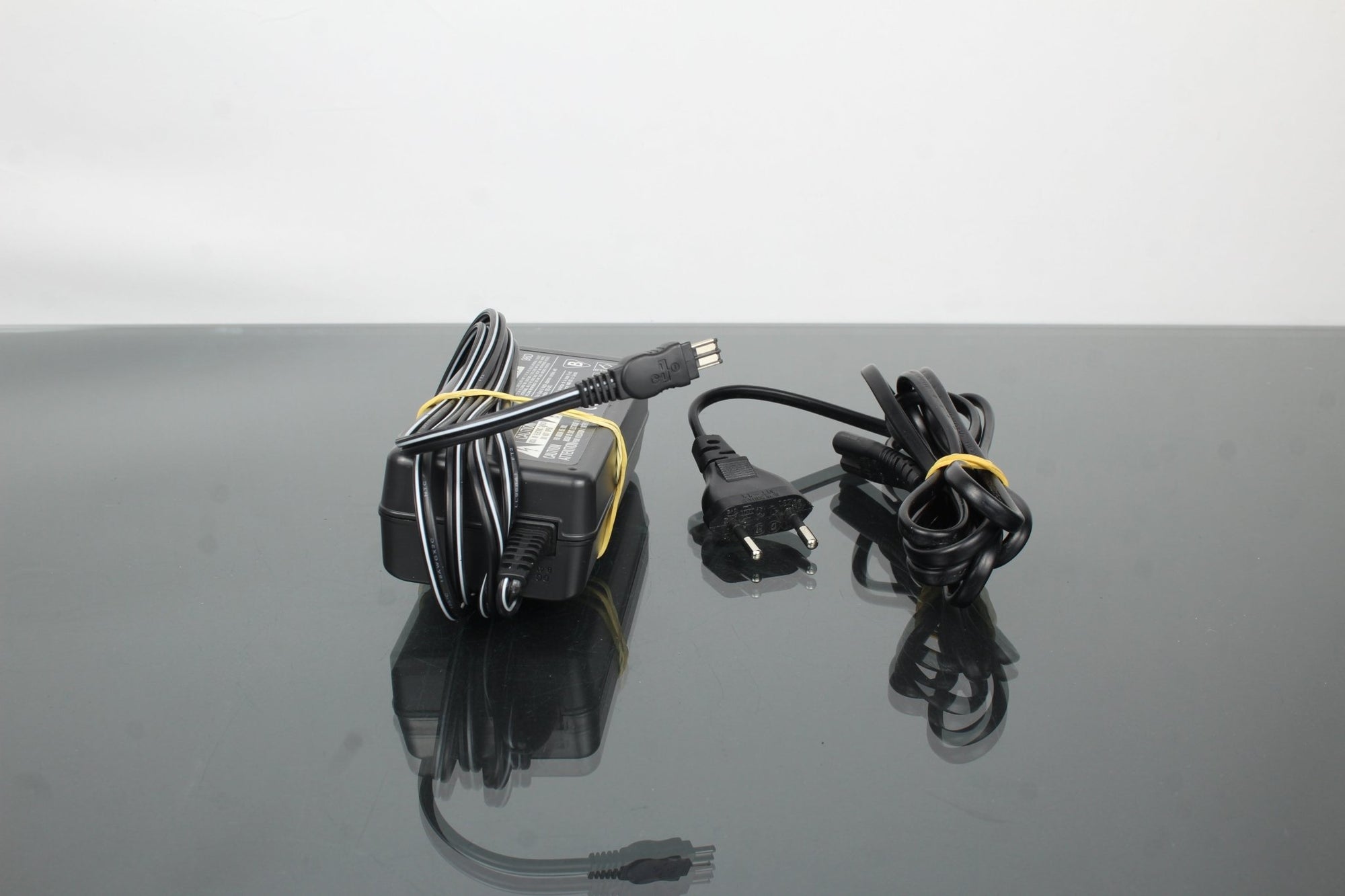 Sony Handycam CCD - TRV66E Hi8 - Dutch|Thrift