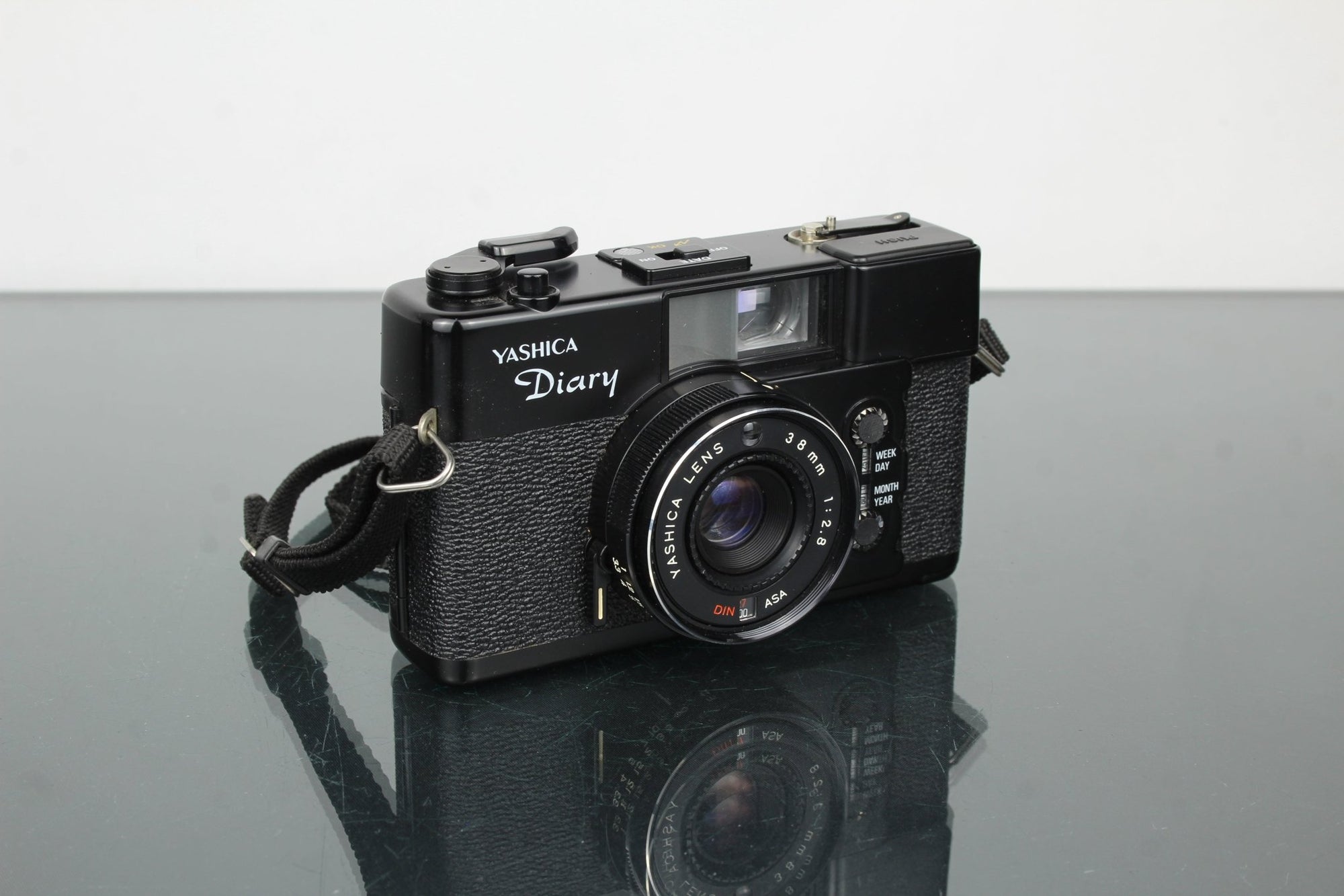 Yashica Diary - Dutch|Thrift