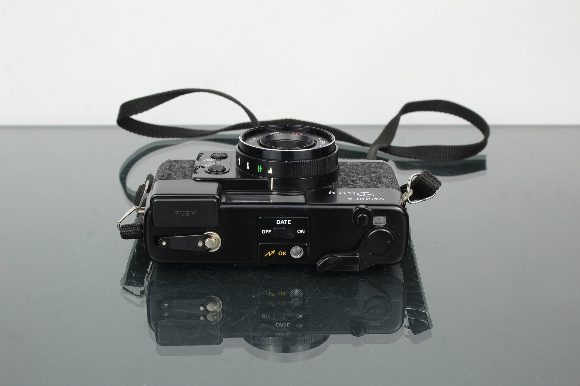 Yashica Diary - Dutch|Thrift